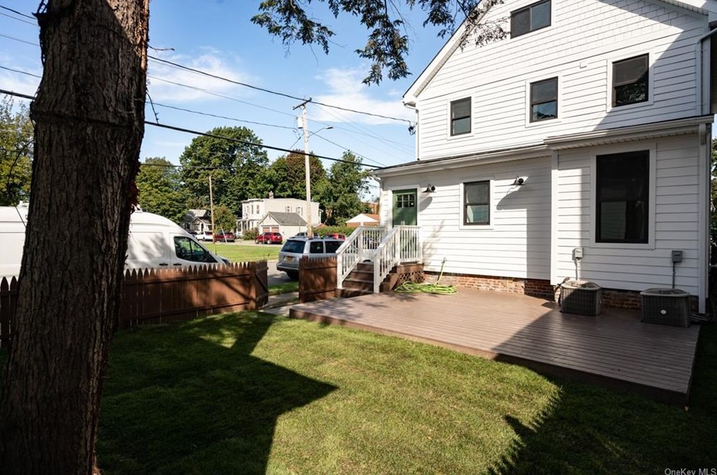 69 Beacon St, Newburgh, NY 12550