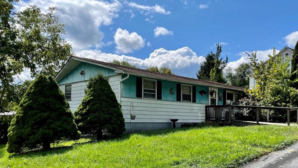 25 Vandervoort St, Florida, NY 10921