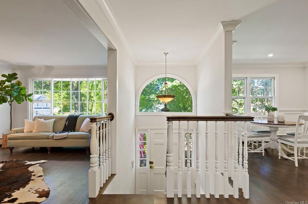 112 Sonn Dr, Rye, NY 10580-2527