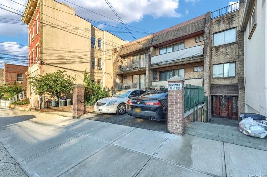 38-33 Woodside Ave, Flushing, NY 11377-2454