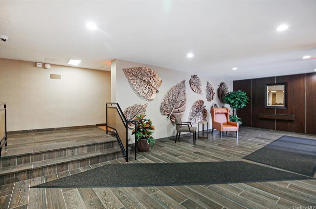 372 Central Park Ave #1v, Scarsdale, NY 10583