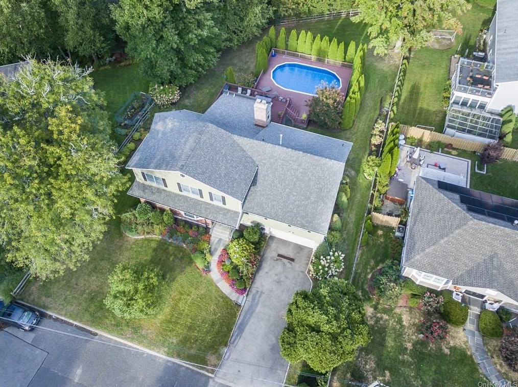 135 Maywood Rd, New Rochelle, NY 10804