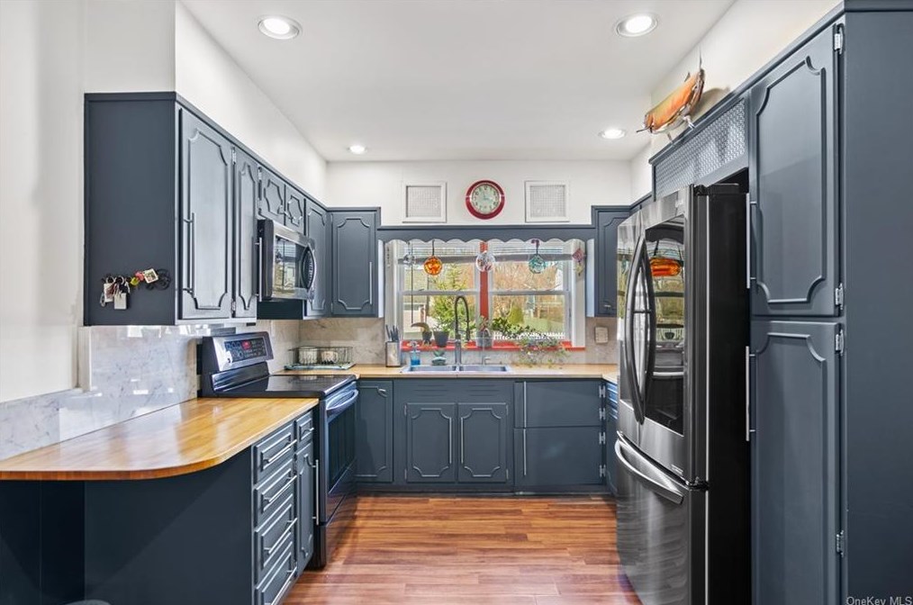 1 Vine St, Beacon NY  12508-3214 exterior