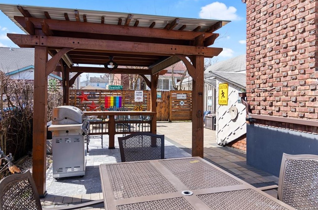 1 Vine St, Beacon NY  12508-3214 exterior