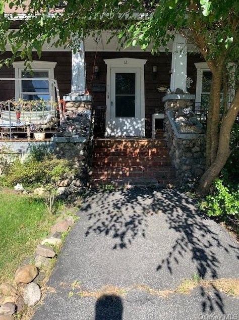 12 White St, Port Jervis, NY 12771-1635
