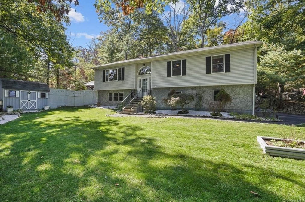 29 Wharton Dr, Cortlandt Manor, NY 10567-7430
