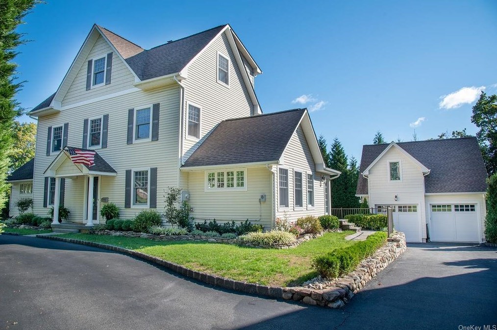 120 Old Middletown Rd, Chestnut Ridge, NY 10965-2600