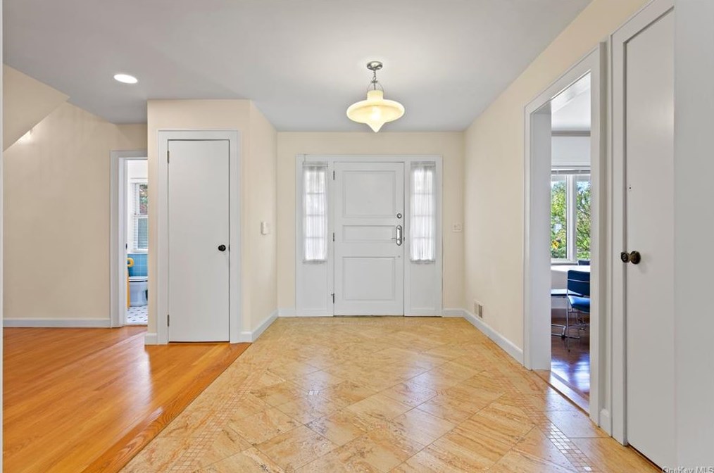 617 West St, Harrison, NY 10528-2508