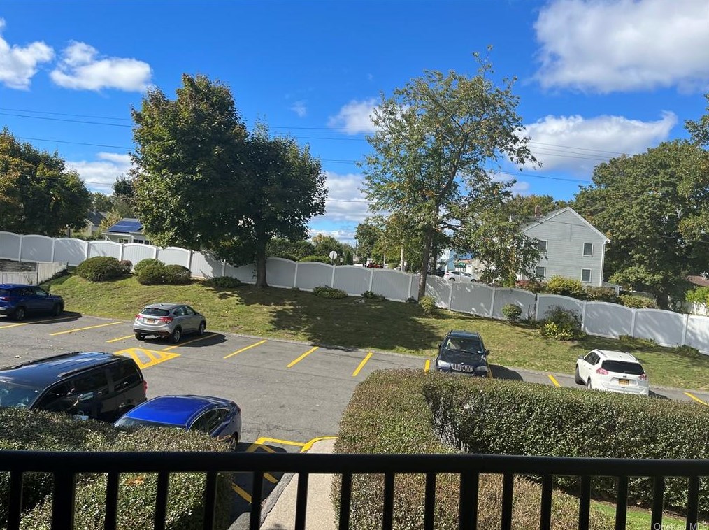 1 Wyndover Woods Ln Apt 8, White Plains, NY 10603