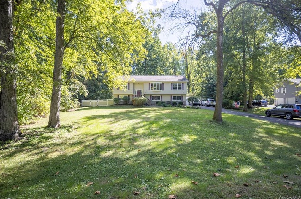 103 Lomala Ln, East Fishkill, NY 12533-5713