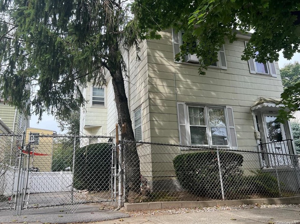 208 N 8th Ave, Mount Vernon, NY 10550