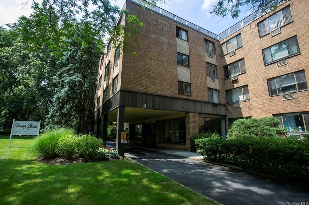 1101 Midland Ave #412, Yonkers, NY 10708