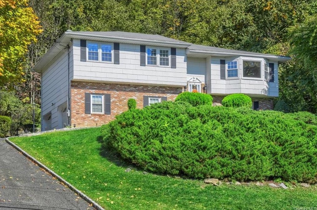 26 Astor Dr, Mahopac, NY 10541