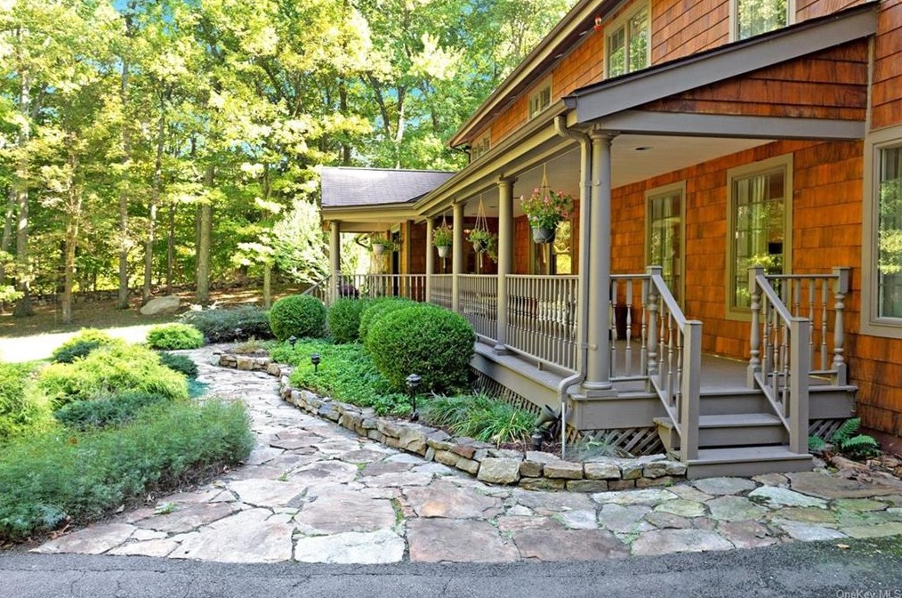 178 Trinity Pass Rd, Scotts Corners, NY 10576