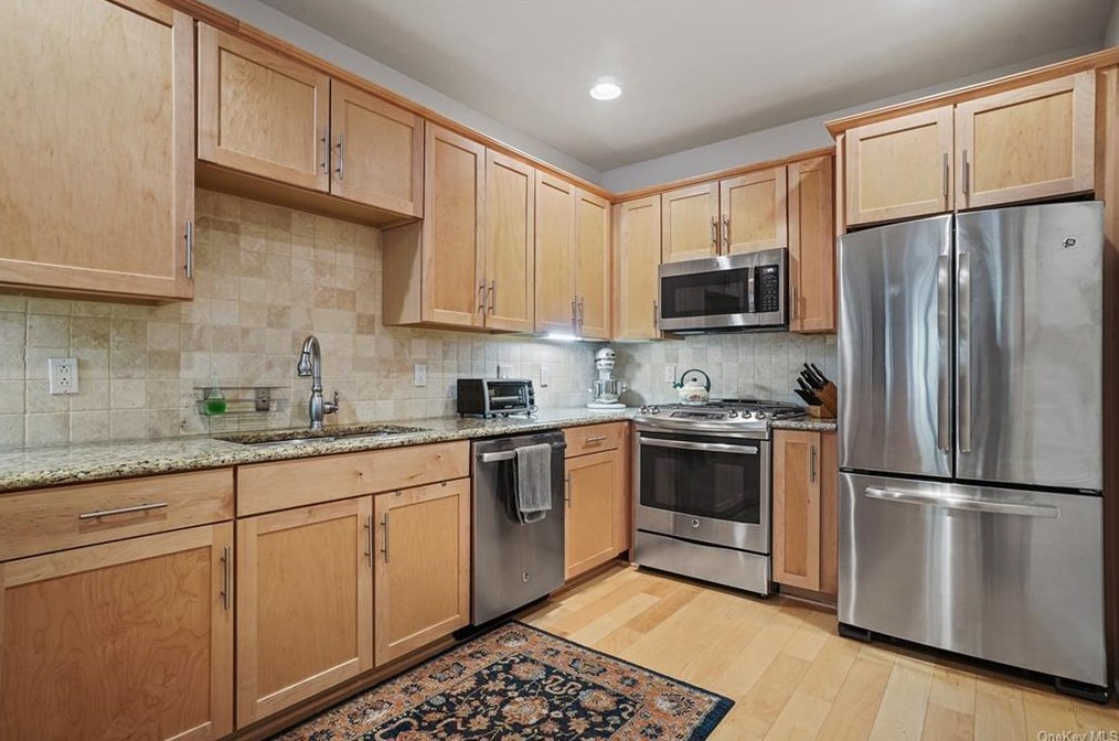 402 Trump Park, Shrub Oak, NY 10588