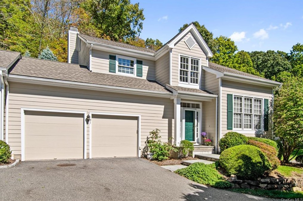 91 Summitwood Ln, Mount Kisco, NY 10549-4042