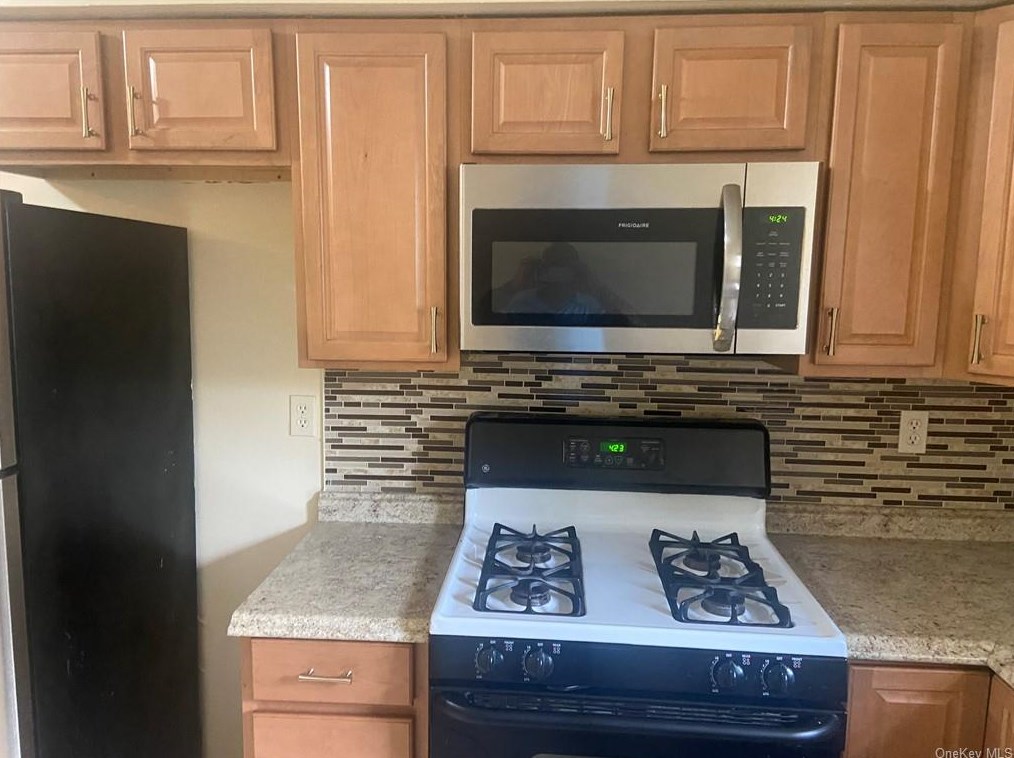 215 W Sneden Pl W #215, Chestnut Ridge, NY 10977