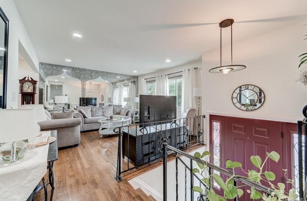 45 Rhoda Ave, Haverstraw, NY 10927-1036