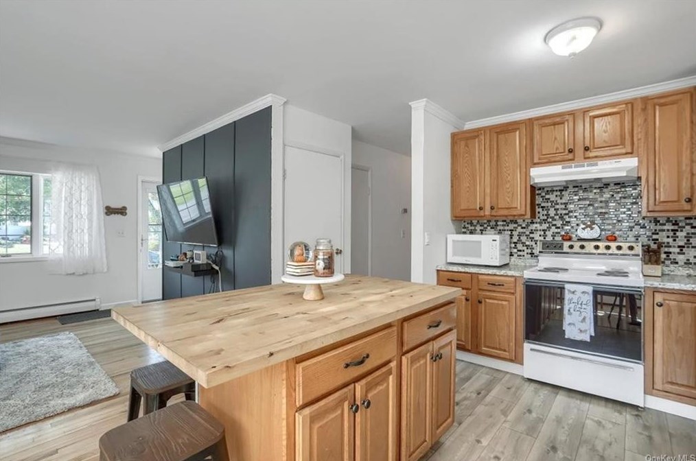 13 Maple Ln, Monroe NY 10950-1024 exterior