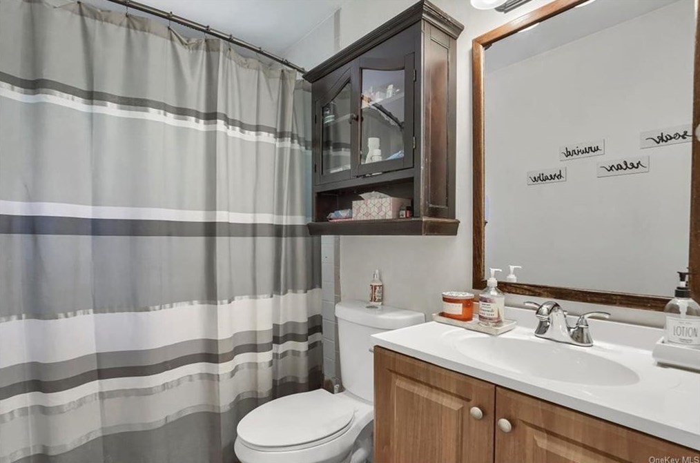 13 Maple Ln, Monroe NY 10950-1024 exterior