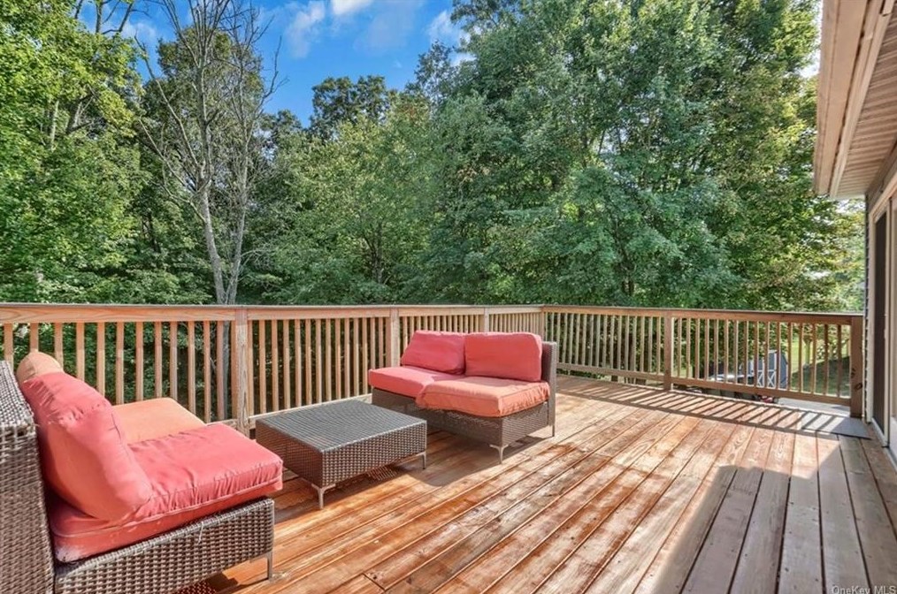 13 Maple Ln, Monroe NY 10950-1024 exterior