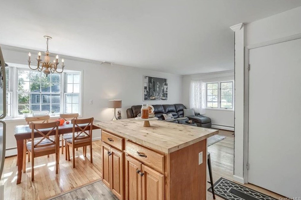 13 Maple Ln, Monroe NY 10950-1024 exterior