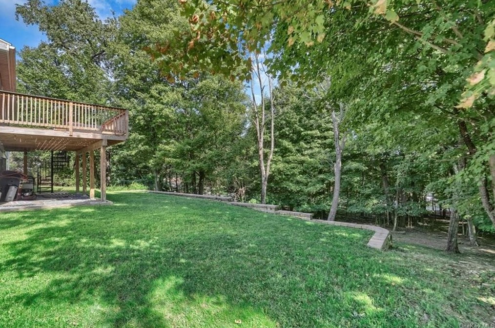 13 Maple Ln, Monroe NY 10950-1024 exterior