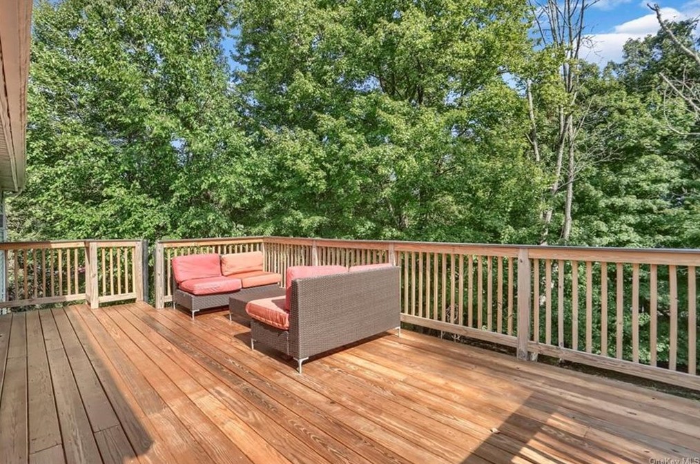 13 Maple Ln, Monroe NY 10950-1024 exterior