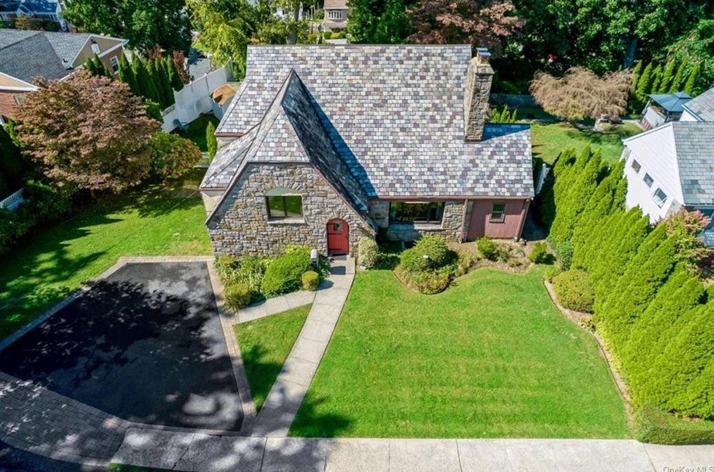 1 Berkshire Rd, Yonkers, NY 10710-4201