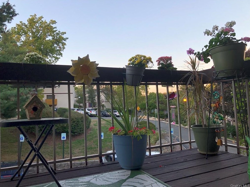 380 Country Club Ln, Mount Ivy NY  10970-2545 exterior