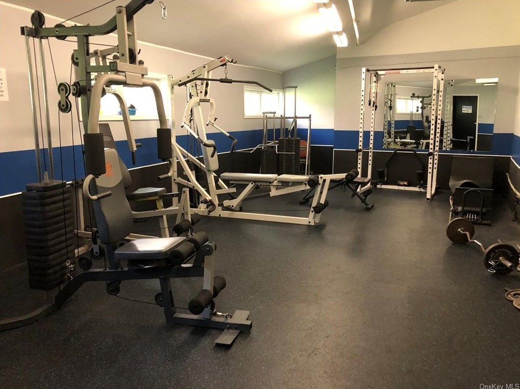 380 Country Club Ln, Mount Ivy NY  10970-2545 exterior