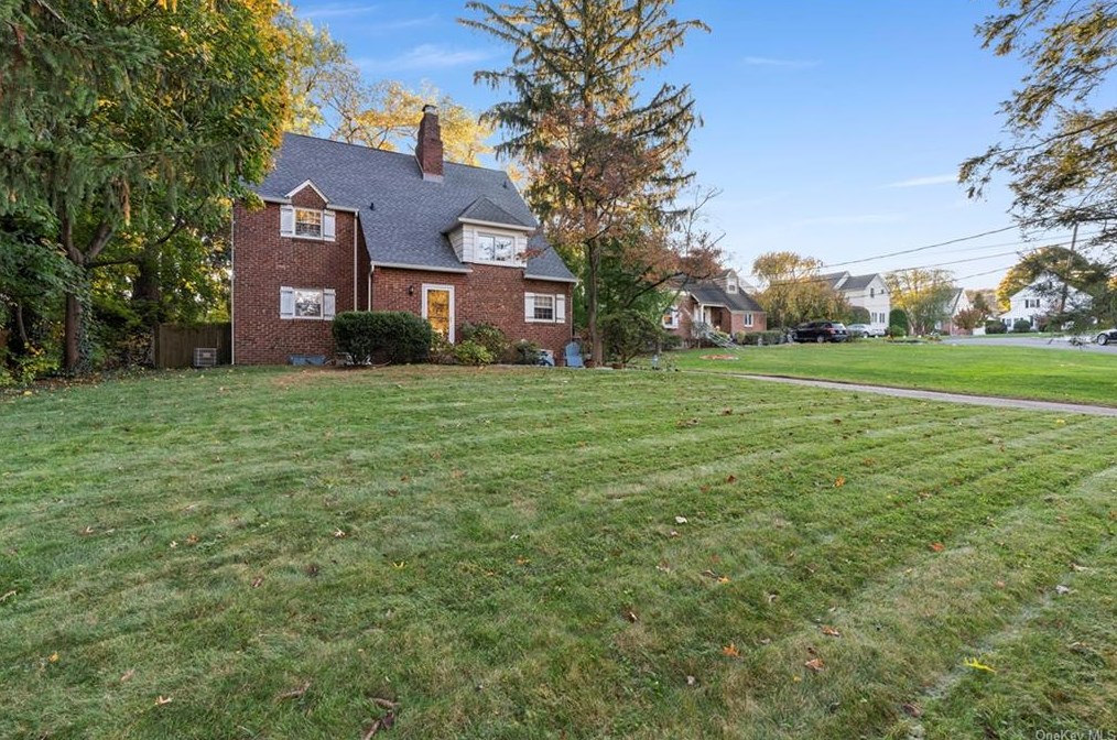 9 Helena Ave, White Plains, NY 10605