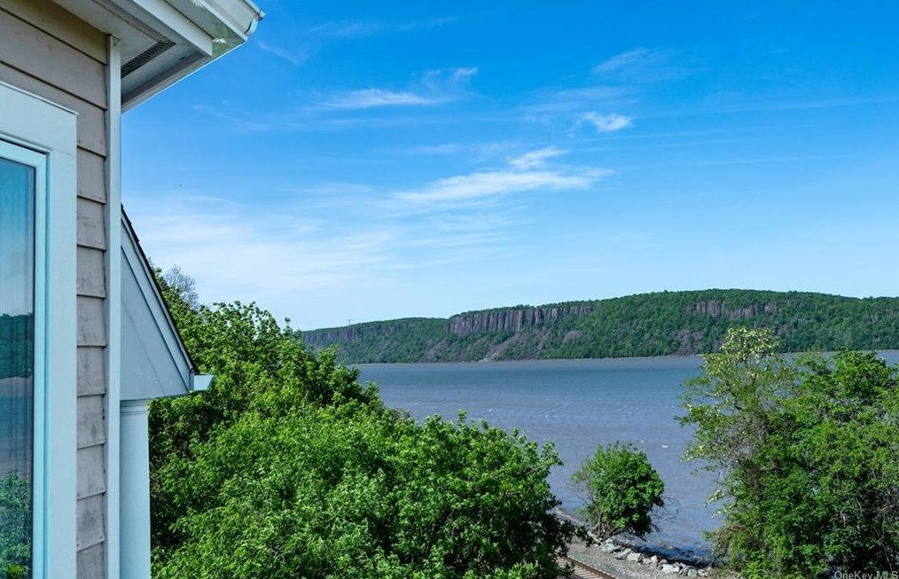 1 Highview Cir, Dobbs Ferry, NY 10522-2196