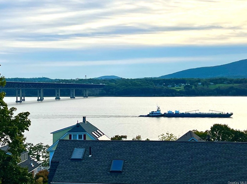 21 Leroy Pl, Newburgh, NY 12550-3620