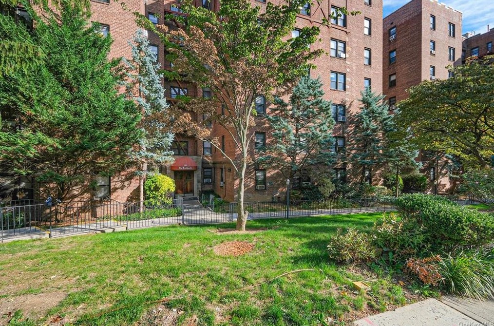 142 Garth Rd Apt 6h, Scarsdale, NY