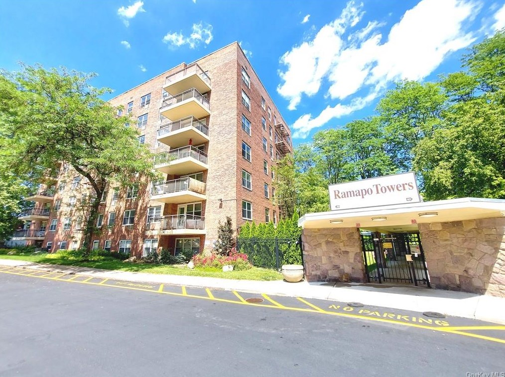 30 S Cole Ave #6h, Chestnut Ridge, NY 10977