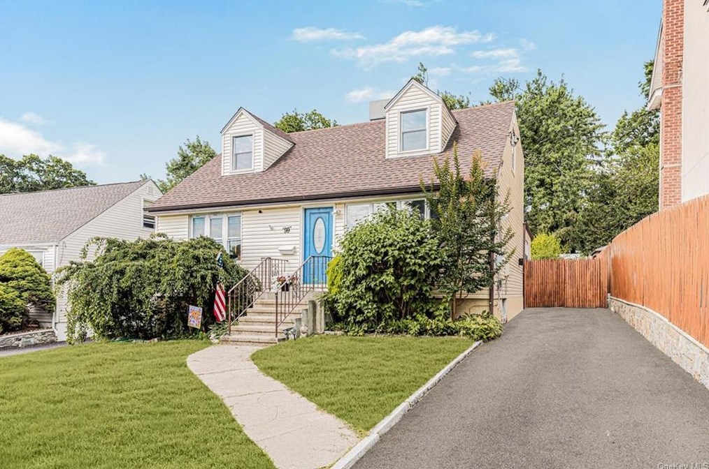 99 Westerly St, Yonkers, NY 10704-1941