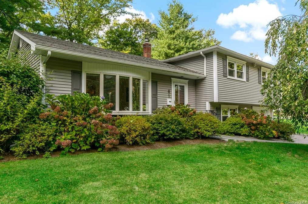 61 Midland Ave, North Tarrytown, NY 10591-4317