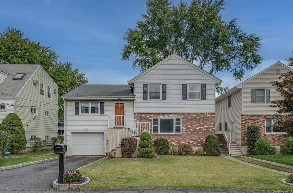 70 Condit St, Harrison, NY 10528-2003