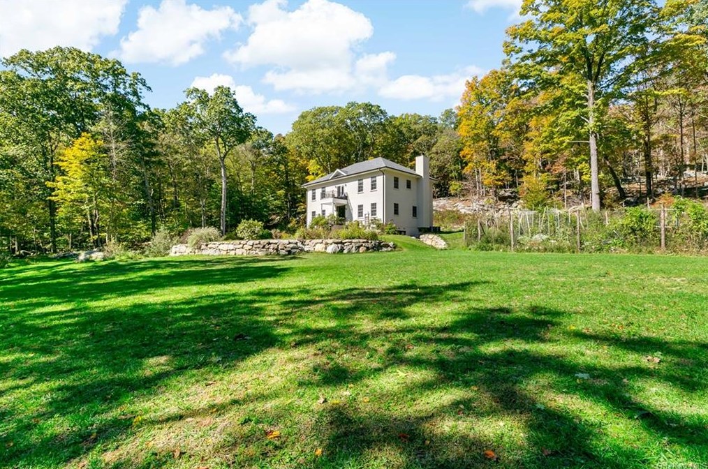 33 Victoria Dr, Nelsonville, NY 10516
