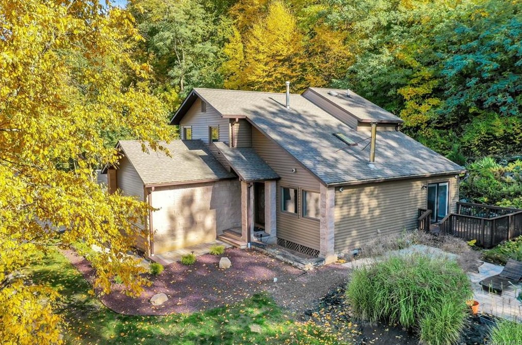 951 Lakes Rd, Monroe, NY 10950-5100