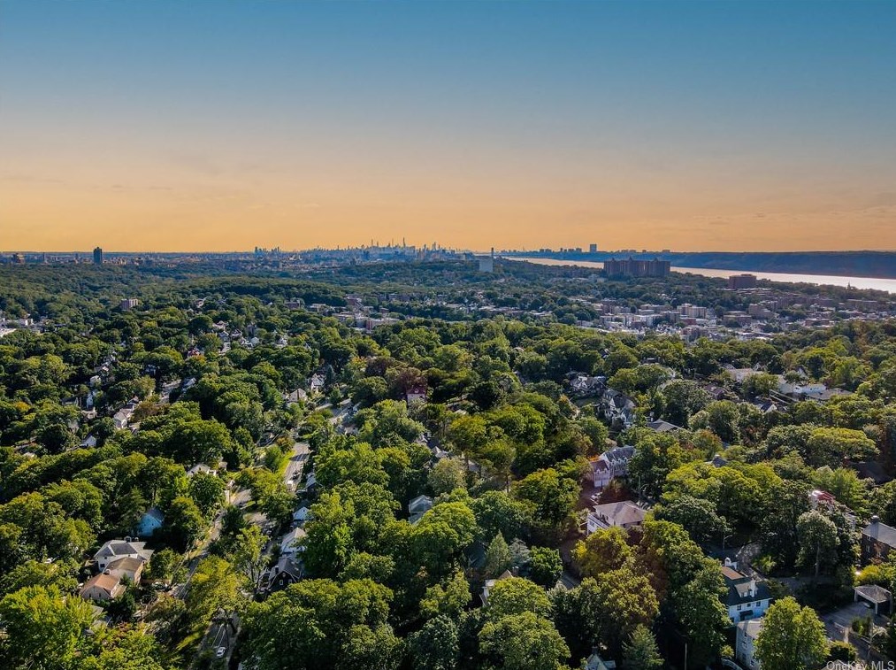 98 Rockland Ave, Yonkers, NY 10705-1604