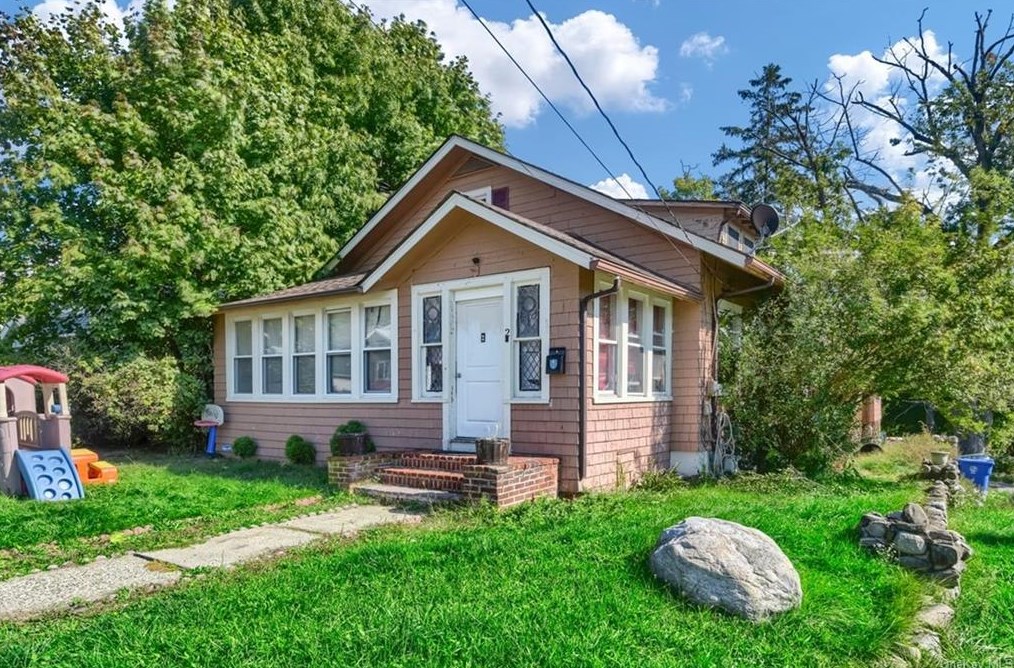 2 Jackson Ave, Middletown, NY 10940