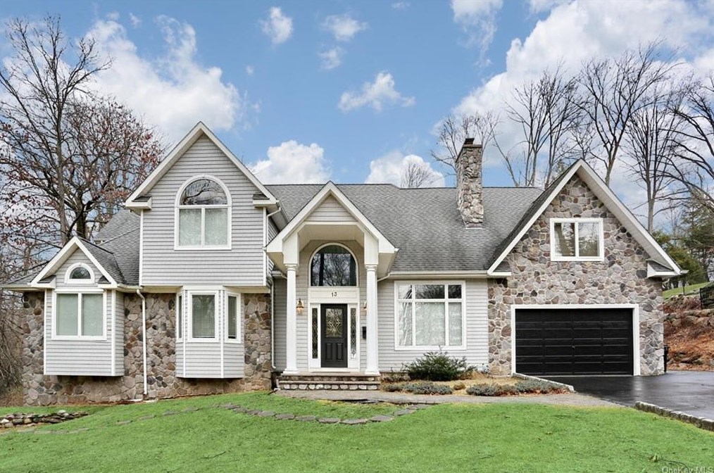 13 Moriah Ln, Airmont, NY 10901