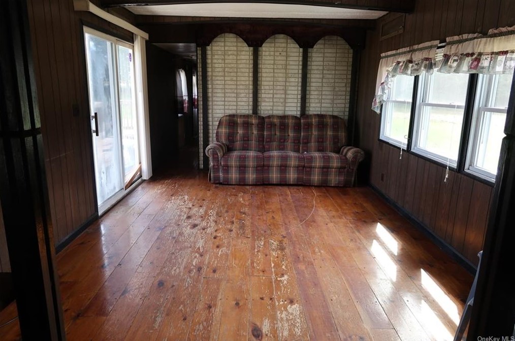 120 Stony Rd, Lake Huntington, NY 12752