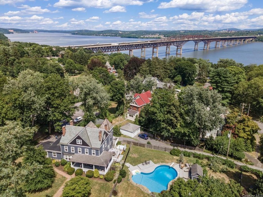 2 Balmville Rd, Newburgh, NY 12550-1910