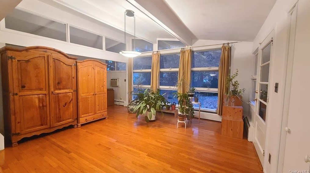 70 Pomona Rd, Airmont, NY 10901