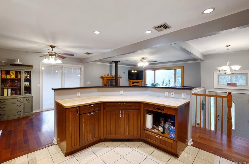 6 Pine Tree Ln, Port Jervis, NY 12771-3634