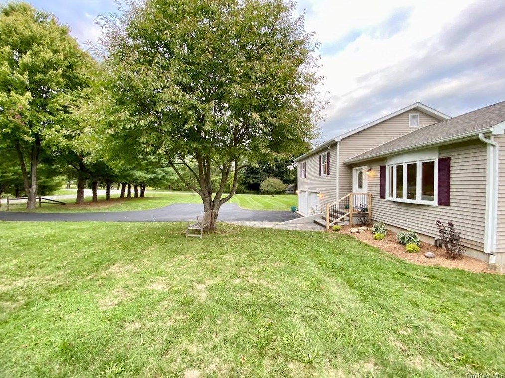 3 Spencer Ln, Millerton, NY 12546-4919