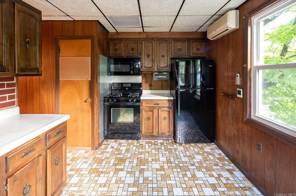 1800 Seabury Pl, Peekskill NY  exterior